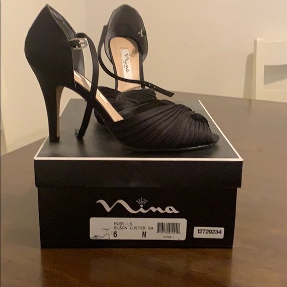 Beautiful black heels only worn once - Picture 1 of 3